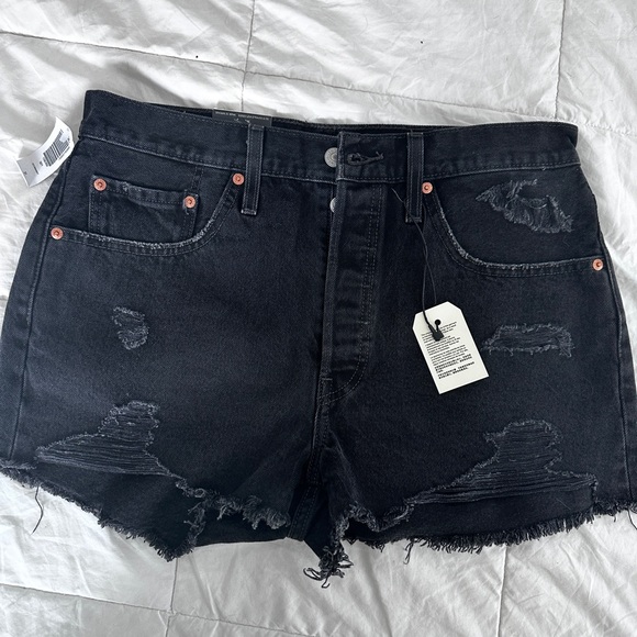 NWT Levi’s Short Shorts from Aritzia - Picture 1 of 5